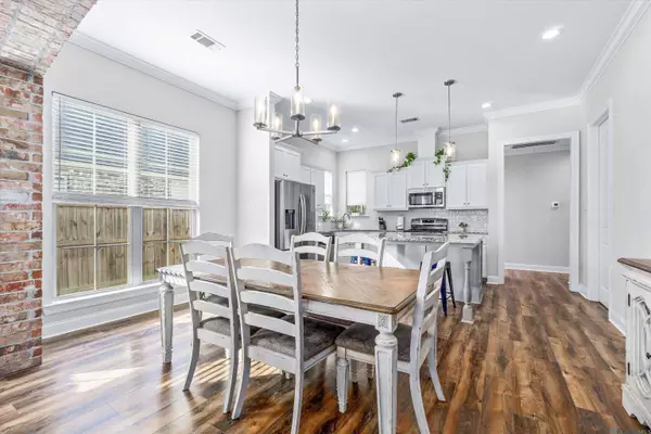 10528 Highland Lakes Dr, Denham Springs, LA 70726