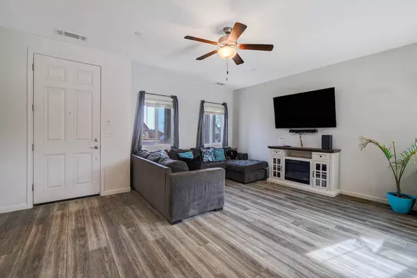 10744 Daisy Way, Armona, CA 93202