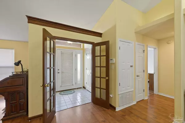 811 Shadow Ridge Dr, Pensacola, FL 32514