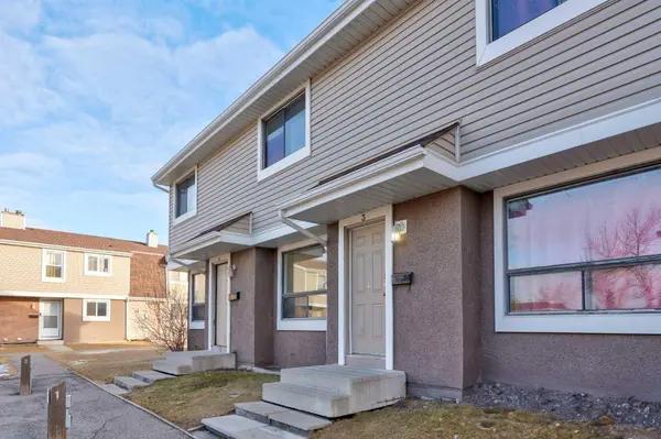 3032 Rundleson RD NE #3, Calgary, AB T1Y 3Z6