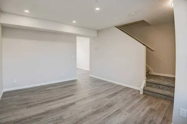 3032 Rundleson RD NE #3, Calgary, AB T1Y 3Z6