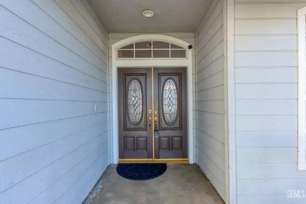 9815 Laurel Park Avenue, Bakersfield, CA 93312