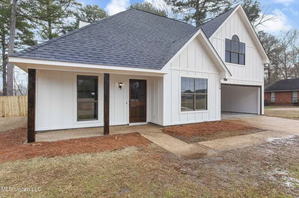 228 Lake Dockery Drive, Byram, MS 39272