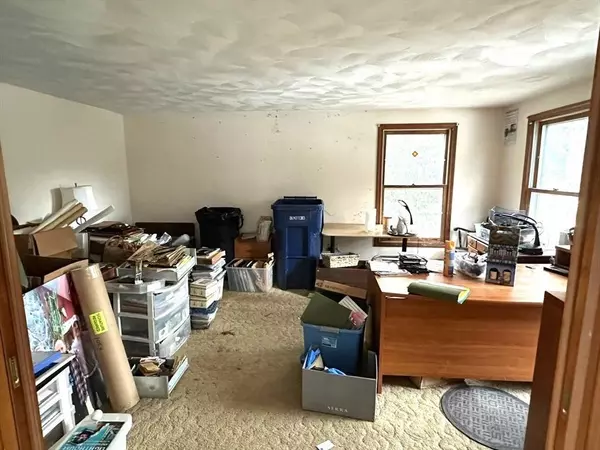 17 Deerfield Road, Medway, MA 02053