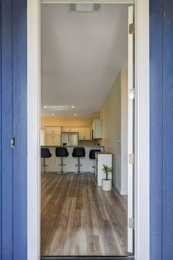 10744 Daisy Way, Armona, CA 93202