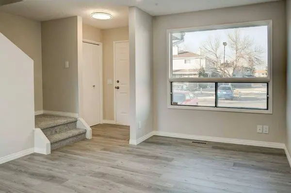 3032 Rundleson RD NE #3, Calgary, AB T1Y 3Z6