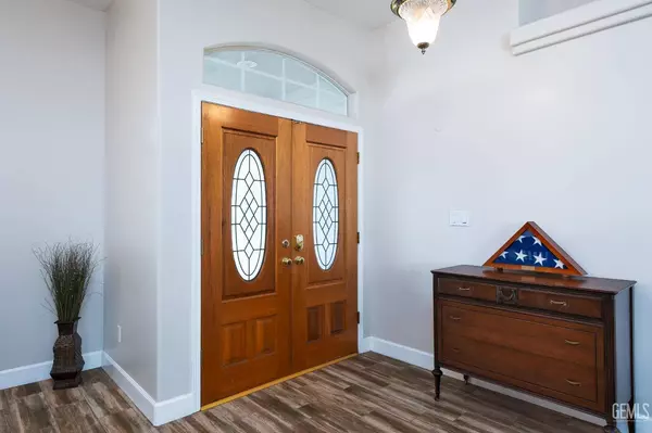 9815 Laurel Park Avenue, Bakersfield, CA 93312