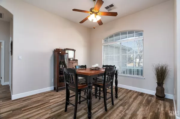 9815 Laurel Park Avenue, Bakersfield, CA 93312