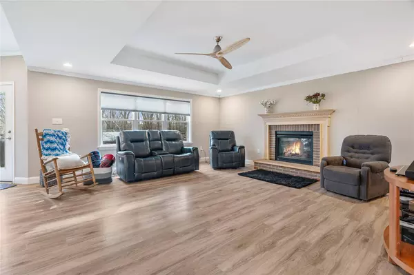 12 Charles LN, Rhinebeck, NY 12572