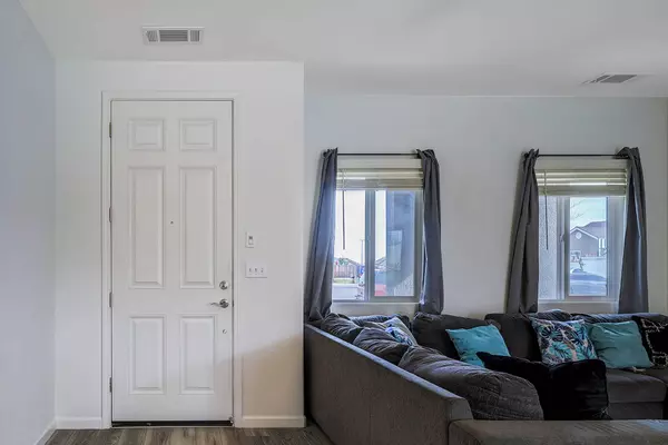 10744 Daisy Way, Armona, CA 93202