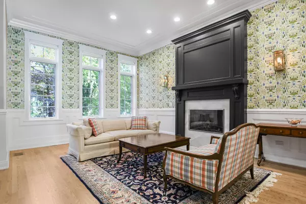 1323 W Melrose ST, Chicago, IL 60657