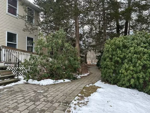 17 Deerfield Road, Medway, MA 02053