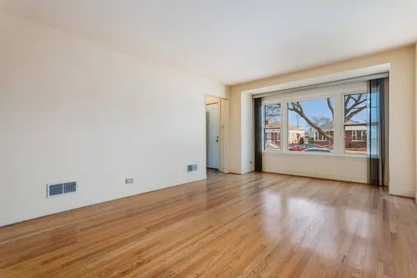 8950 S Cregier Avenue, Chicago, IL 60617