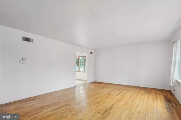 41 GREENFIELD AVE, Lawrenceville, NJ 08648