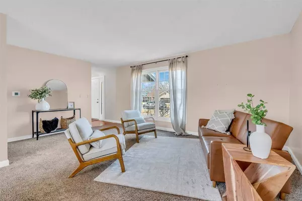 325 N 18th AVE, Hiawatha, IA 52233