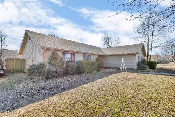 805 Michael St, Centerton, AR 72719