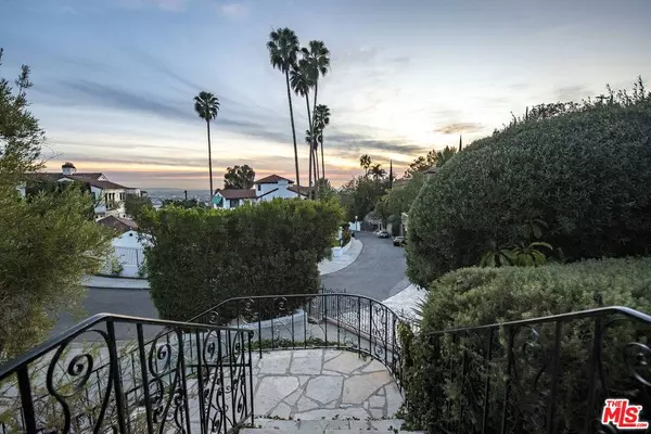 4837 Bonvue Ave, Los Angeles, CA 90027