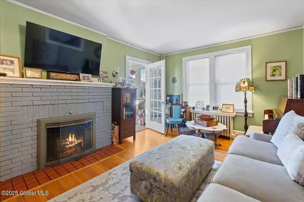 31 Woodlawn Avenue, Albany, NY 12208