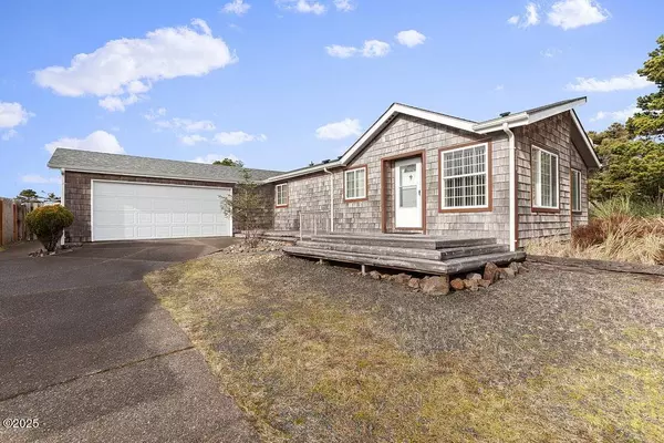 2806 NW Bayshore LOOP, Waldport, OR 97394