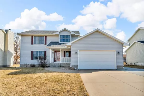 325 N 18th AVE, Hiawatha, IA 52233