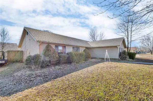 805 Michael St, Centerton, AR 72719