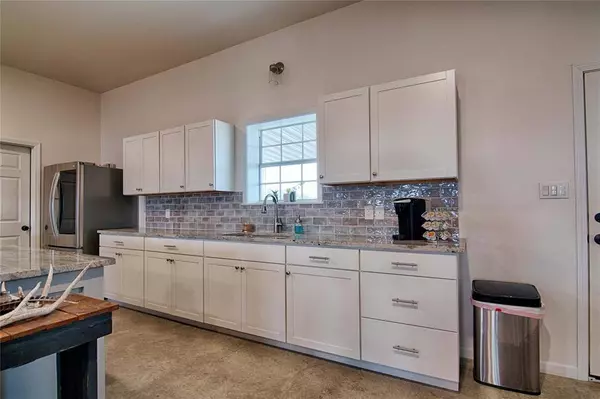 153 Private Road 4001, Yoakum, TX 77995