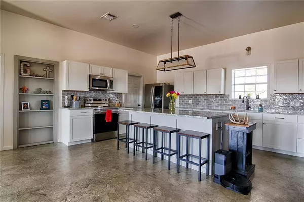 153 Private Road 4001, Yoakum, TX 77995