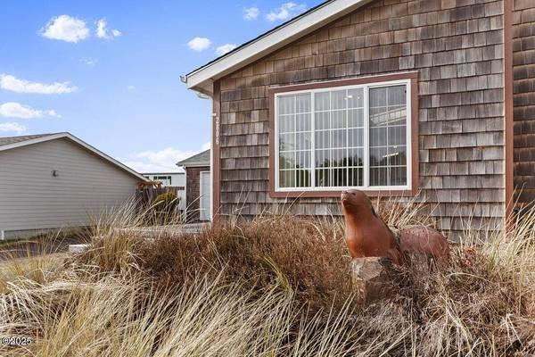 2806 NW Bayshore LOOP, Waldport, OR 97394