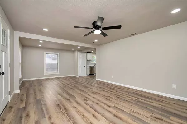 205 Tarrant Street, Mansfield, TX 76063