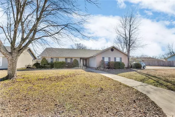 805 Michael St, Centerton, AR 72719