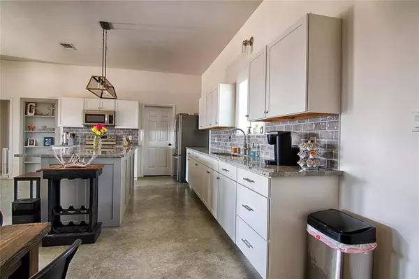 153 Private Road 4001, Yoakum, TX 77995