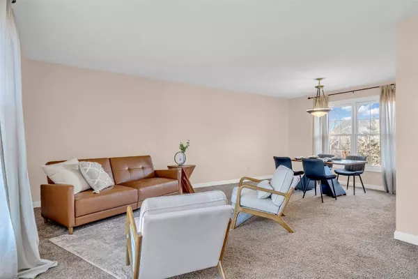 325 N 18th AVE, Hiawatha, IA 52233