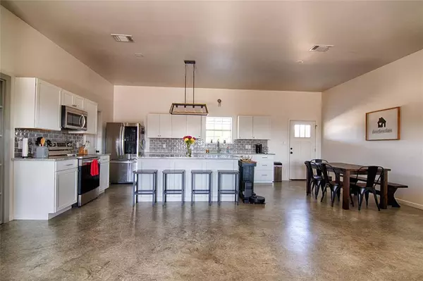 153 Private Road 4001, Yoakum, TX 77995