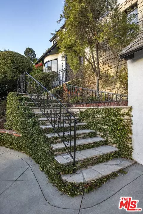 4837 Bonvue Ave, Los Angeles, CA 90027