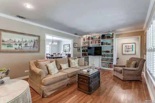 1125 Wiltshire Ave, Terrell Hills, TX 78209-2854