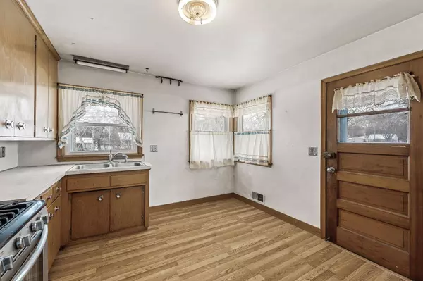 6109 9th ST N, Oakdale, MN 55128