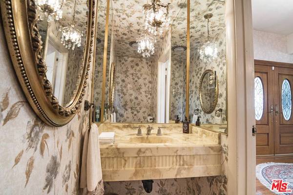 2241 Duxbury Cir, Los Angeles, CA 90034