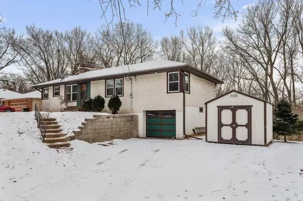 6109 9th ST N, Oakdale, MN 55128