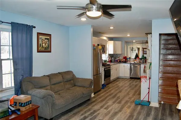 8711 N Oak Trafficway, Kansas City, MO 64155