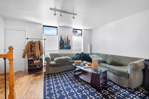 923 S Carpenter St, Chicago, IL 60607-3786