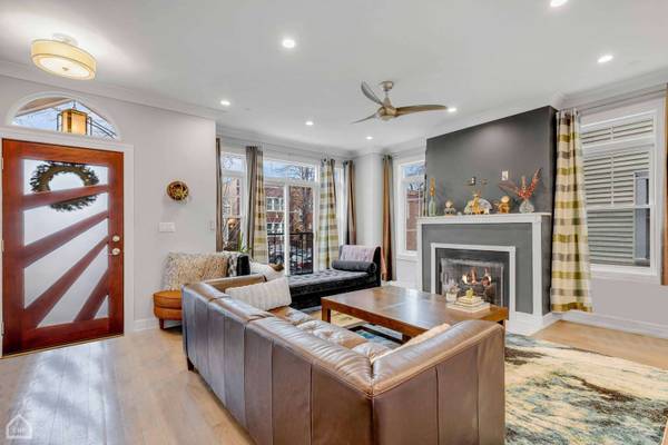 3812 N Troy ST, Chicago, IL 60618