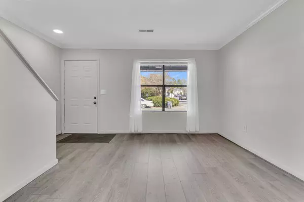 6271 Lucille Dr #21-D, North Charleston, SC 29406