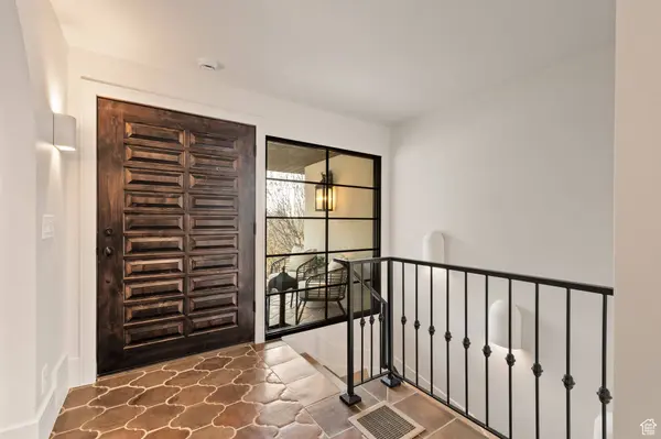 2843 E LANCASTER DR S, Salt Lake City, UT 84108