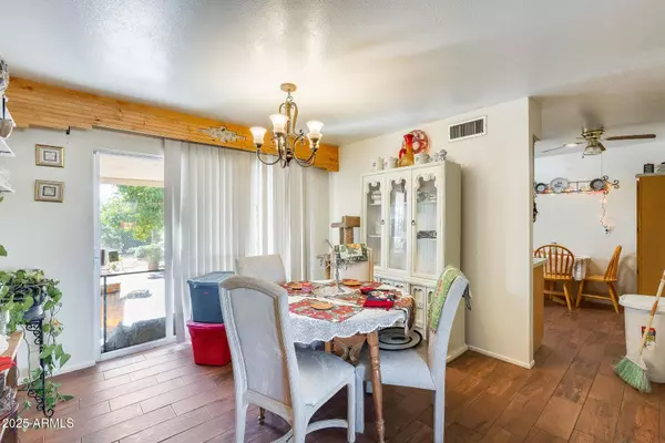 5501 E DALLAS Street, Mesa, AZ 85205