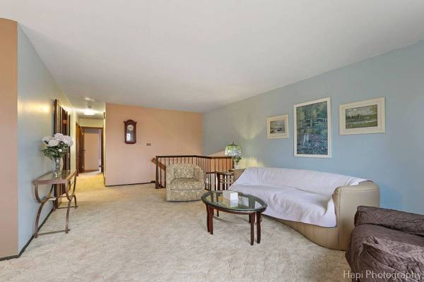 880 Rosedale LN, Hoffman Estates, IL 60169