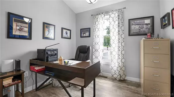 132 Arrowhead DR, Lake Ozark, MO 65049