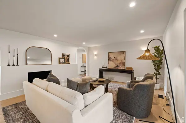 2843 E LANCASTER DR S, Salt Lake City, UT 84108