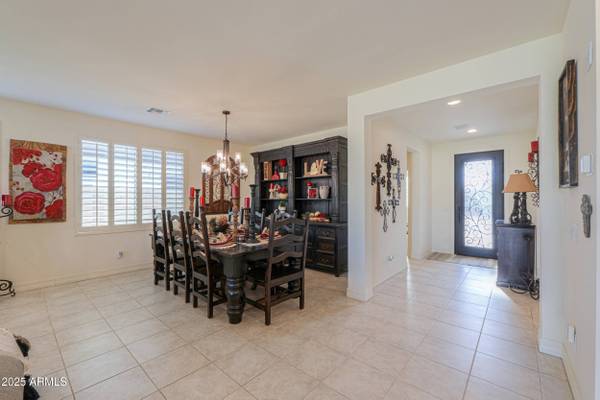 1238 W SILVER CREEK Lane, San Tan Valley, AZ 85140