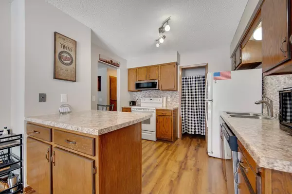 4326 Evergreen DR #706, Vadnais Heights, MN 55127