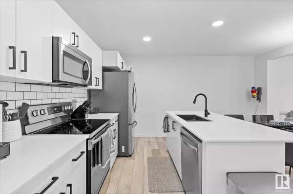 828 DANIELS WY SW, Edmonton, AB T6W 4C8